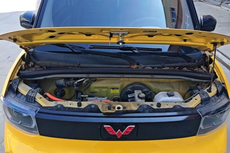 Used Wuling Hongguang MINIEV 2022 Macaron Fashion Edition Lithium-Nickel-Cobalt-Alpha-oxide Engine Bay