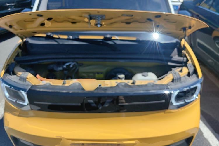 Used Wuling Hongguang MINIEV 2022 Macaron Fashion Model Lithium Iron Phosphate Engine Bay