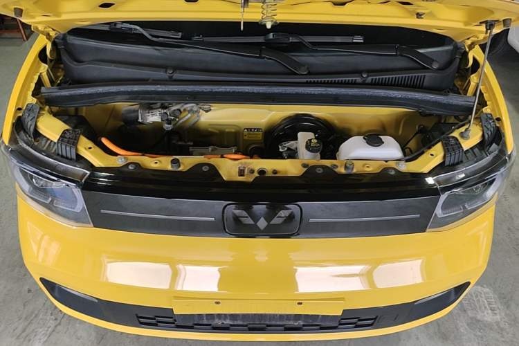 Used Wuling Hongguang MINIEV 2022 Macaron Premium Model – Lithium Ternary Battery Engine Bay