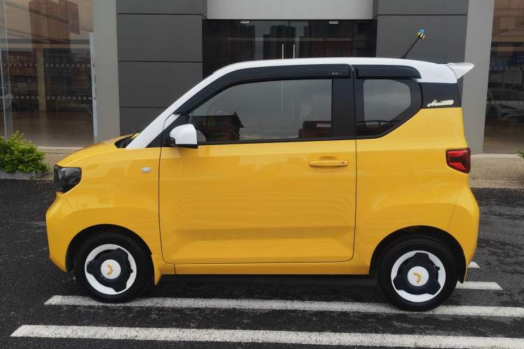 Used Wuling Hongguang MINIEV 2022 Macaron Premium Model – Lithium Iron Phosphate Exterior 7