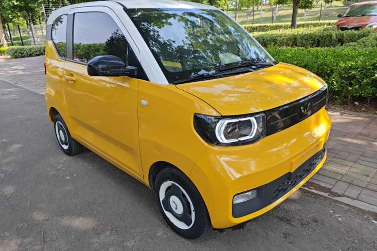 Used Wuling Hongguang MINIEV 2022 Macaron Fashion Model Lithium Iron Phosphate Front Right 45 Deg
