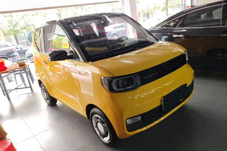 Used Wuling Hongguang MINIEV 2022 Macaron Fashion Model Lithium Iron Phosphate Front Right 45 Deg
