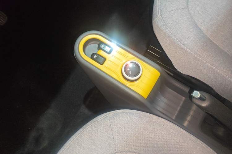 Used Wuling Hongguang MINIEV 2022 Macaron Premium Model – Lithium Ternary Battery Gear Lever