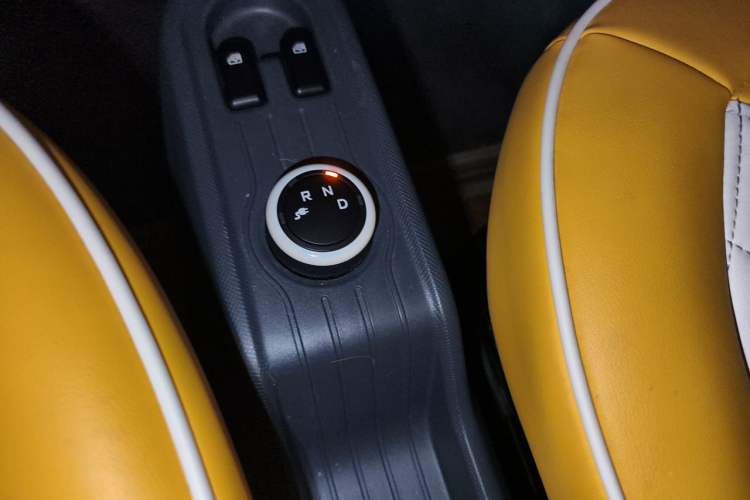 Used Wuling Hongguang MINIEV 2022 Macaron Fashion Model Lithium Iron Phosphate Gear Lever