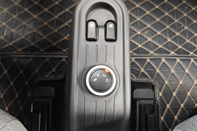 Used Wuling Hongguang MINIEV 2022 Macaron Fashion Edition Lithium-Nickel-Cobalt-Alpha-oxide Gear Lever