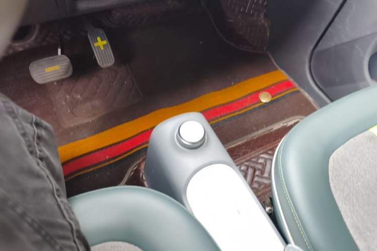 Used Wuling Hongguang MINIEV 2022 GAMEBOY 200km Gaming Edition with Lithium Iron Phosphate Gear Lever