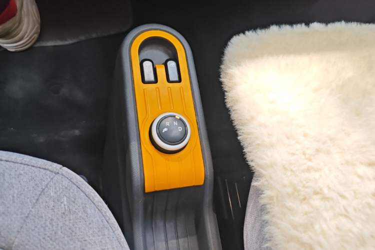 Used Wuling Hongguang MINIEV 2022 Macaron Fashion Model Lithium Iron Phosphate Gear Lever