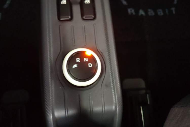 Used Wuling Hongguang MINIEV 2022 Macaron Fashion Model Lithium Iron Phosphate Gear Lever