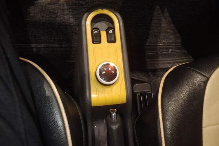 Used Wuling Hongguang MINIEV 2022 Macaron Premium Model – Lithium Ternary Battery Gear Lever