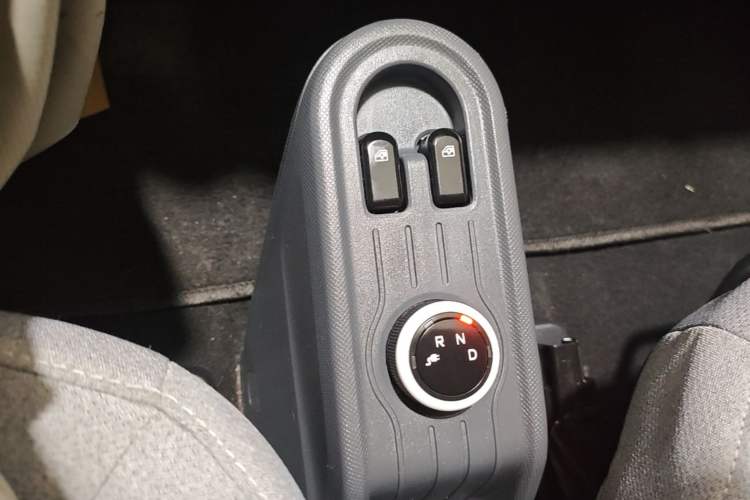 Used Wuling Hongguang MINIEV 2022 Macaron Fashion Model Lithium Iron Phosphate Gear Lever