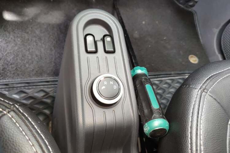 Used Wuling Hongguang MINIEV 2022 Macaron Premium Model – Lithium Ternary Battery Gear Lever
