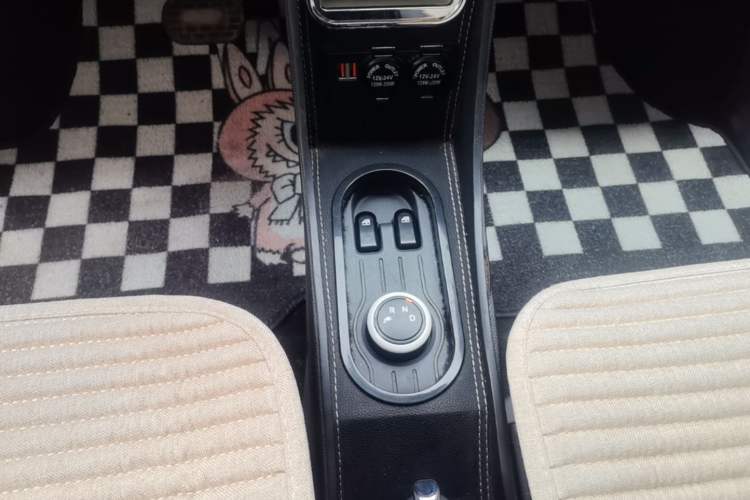 Used Wuling Hongguang MINIEV 2022 Macaron Premium Model – Lithium Iron Phosphate Gear Lever