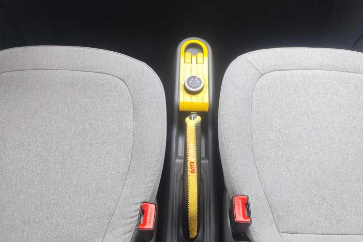 Used Wuling Hongguang MINIEV 2022 Macaron Premium Model – Lithium Iron Phosphate Gear Lever