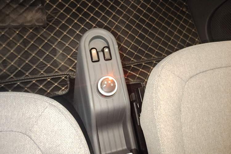 Used Wuling Hongguang MINIEV 2022 Macaron Premium Model – Lithium Iron Phosphate Gear Lever