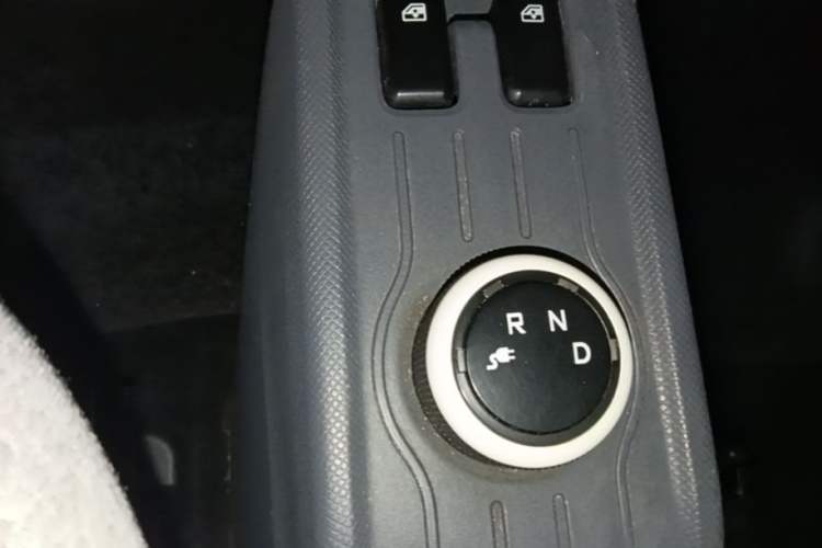 Used Wuling Hongguang MINIEV 2022 Macaron Premium Model – Lithium Ternary Battery Gear Lever