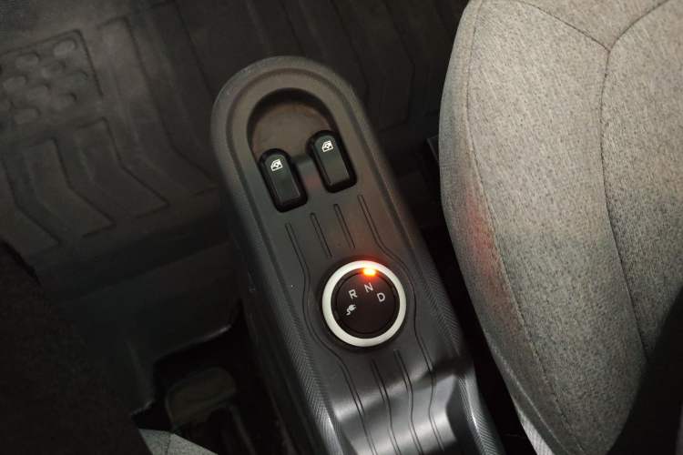 Used Wuling Hongguang MINIEV 2022 Macaron Premium Model – Lithium Iron Phosphate Gear Lever