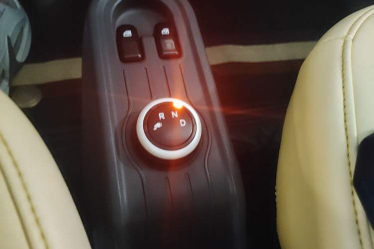 Used Wuling Hongguang MINIEV 2022 Macaron Premium Model – Lithium Iron Phosphate Gear Lever