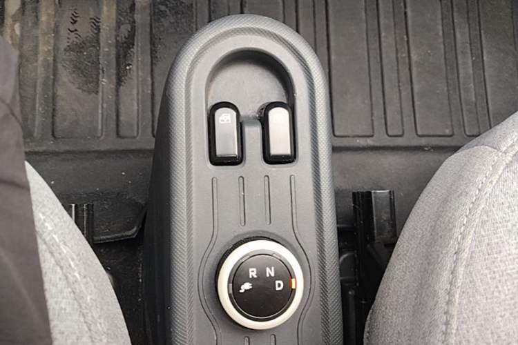 Used Wuling Hongguang MINIEV 2022 Macaron Premium Model – Lithium Iron Phosphate Gear Lever