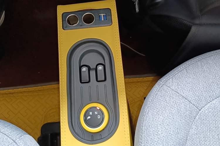 Used Wuling Hongguang MINIEV 2022 Macaron Premium Model – Lithium Iron Phosphate Gear Lever