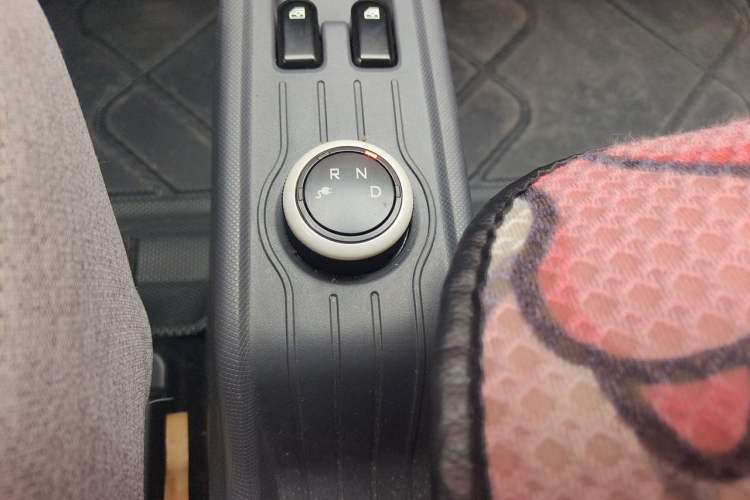 Used Wuling Hongguang MINIEV 2022 Macaron Premium Model – Lithium Ternary Battery Gear Lever