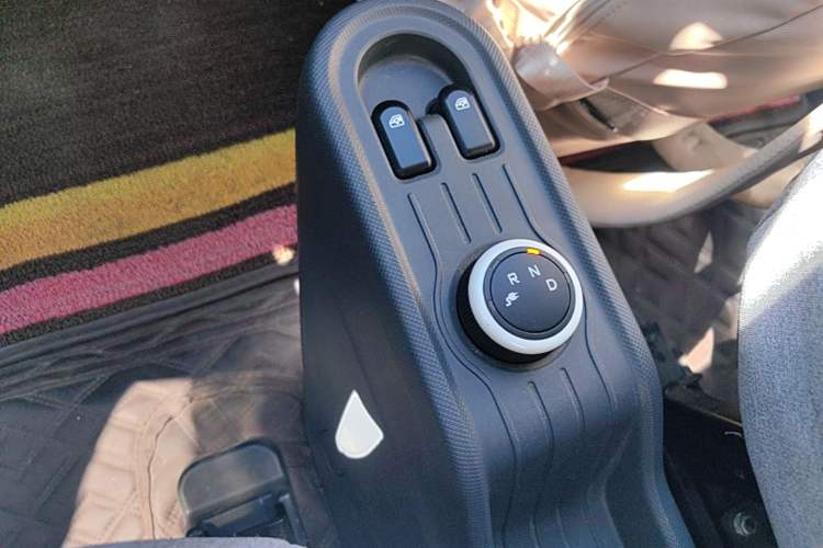 Used Wuling Hongguang MINIEV 2022 Macaron Fashion Model Lithium Iron Phosphate Gear Lever