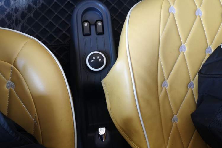 Used Wuling Hongguang MINIEV 2022 Macaron Premium Model – Lithium Ternary Battery Gear Lever