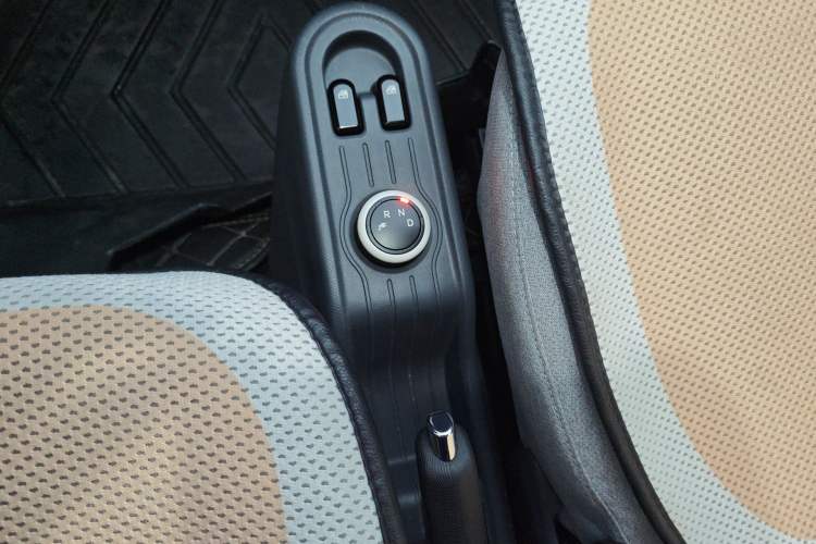 Used Wuling Hongguang MINIEV 2022 Macaron Fashion Edition Lithium-Nickel-Cobalt-Alpha-oxide Gear Lever