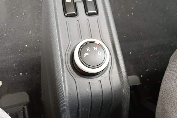 Used Wuling Hongguang MINIEV 2022 Macaron Premium Model – Lithium Iron Phosphate Gear Lever