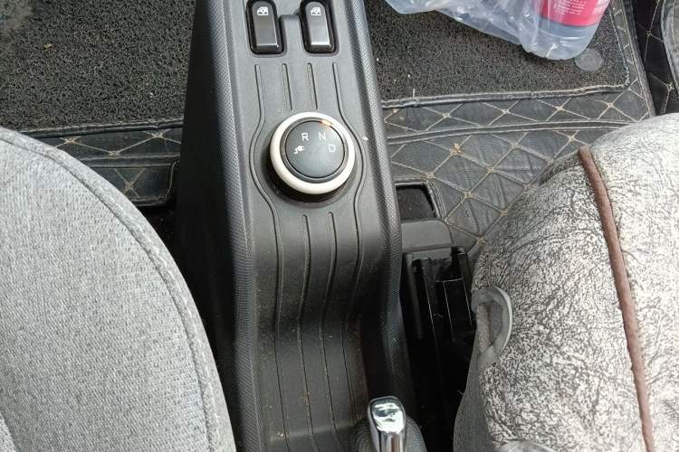 Used Wuling Hongguang MINIEV 2022 Macaron Premium Model – Lithium Iron Phosphate Gear Lever