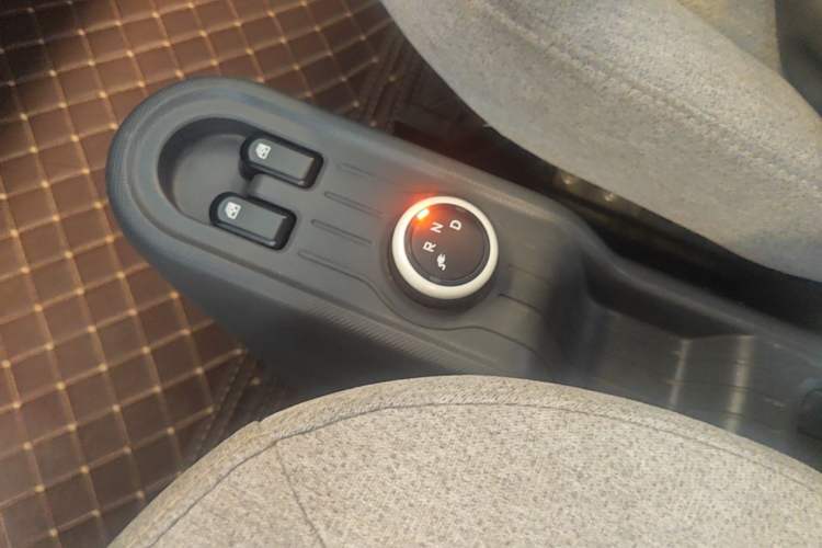 Used Wuling Hongguang MINIEV 2022 Macaron Premium Model – Lithium Iron Phosphate Gear Lever