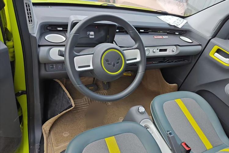 Used Wuling Hongguang MINIEV 2022 GAMEBOY 200km Gaming Edition with Lithium Iron Phosphate Interior 1