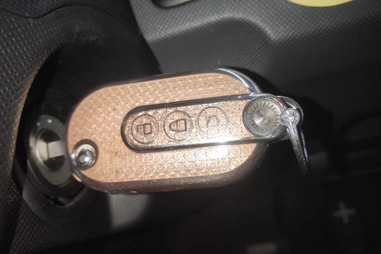 Used Wuling Hongguang MINIEV 2022 Macaron Premium Model – Lithium Ternary Battery Interior 1