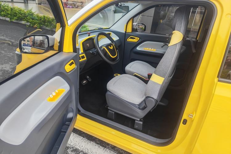 Used Wuling Hongguang MINIEV 2022 Macaron Premium Model – Lithium Iron Phosphate Interior 1