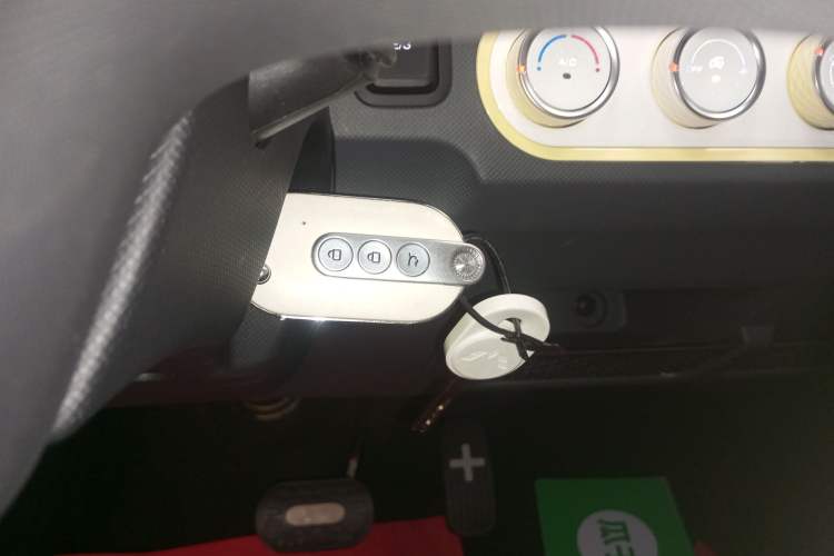 Used Wuling Hongguang MINIEV 2022 Macaron Premium Model – Lithium Iron Phosphate Interior 1