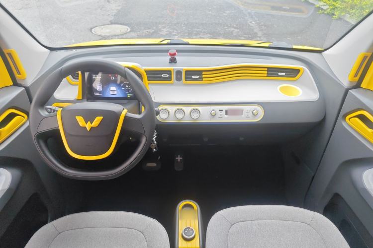 Used Wuling Hongguang MINIEV 2022 Macaron Premium Model – Lithium Iron Phosphate Interior 2