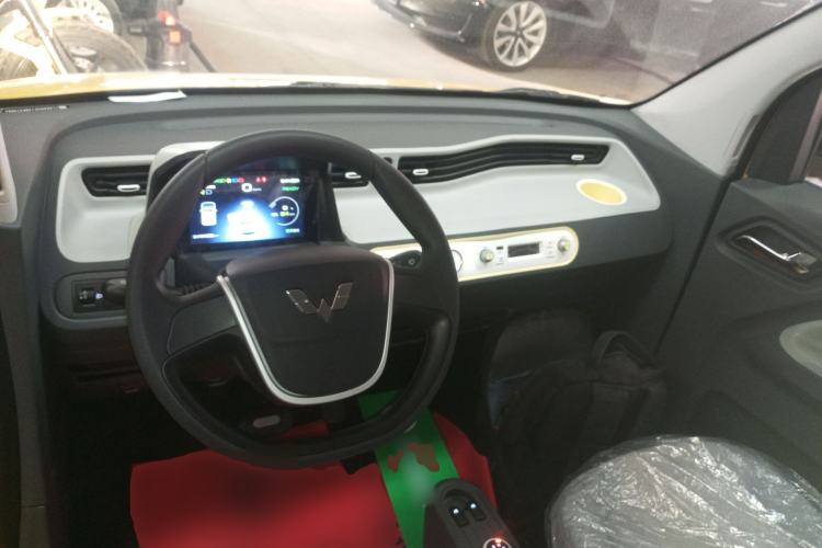 Used Wuling Hongguang MINIEV 2022 Macaron Premium Model – Lithium Iron Phosphate Interior 2