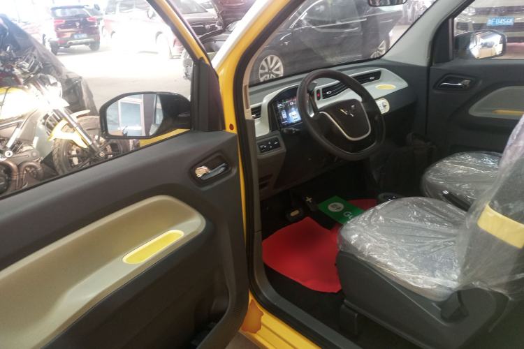 Used Wuling Hongguang MINIEV 2022 Macaron Premium Model – Lithium Iron Phosphate Interior 3