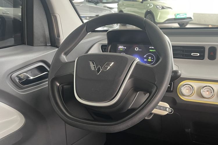Used Wuling Hongguang MINIEV 2022 Macaron Fashion Model Lithium Iron Phosphate Interior 5