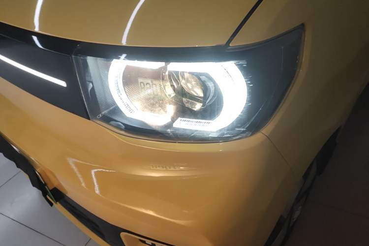 Used Wuling Hongguang MINIEV 2022 Macaron Premium Model – Lithium Ternary Battery Left Front Headlight