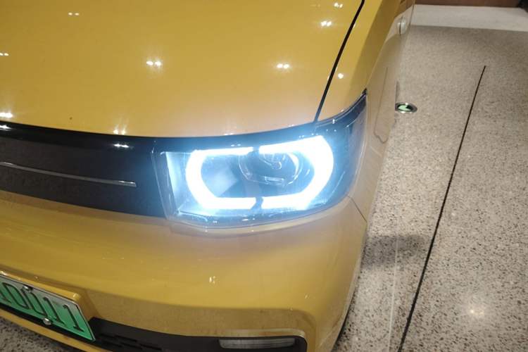 Used Wuling Hongguang MINIEV 2022 Macaron Premium Model – Lithium Ternary Battery Left Front Headlight