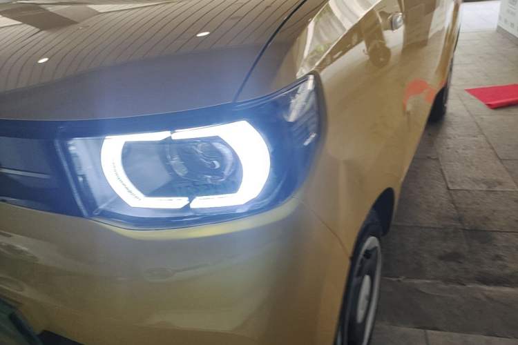 Used Wuling Hongguang MINIEV 2022 Macaron Premium Model – Lithium Iron Phosphate Left Front Headlight