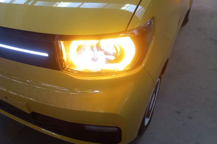 Used Wuling Hongguang MINIEV 2022 Macaron Premium Model – Lithium Iron Phosphate Left Front Headlight