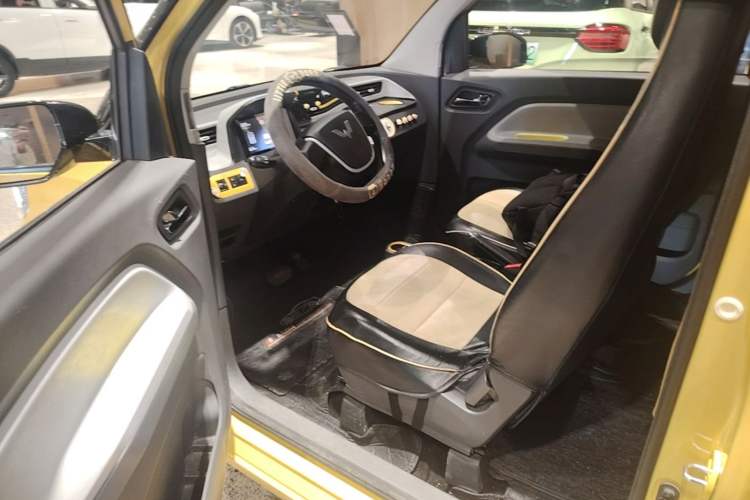 Used Wuling Hongguang MINIEV 2022 Macaron Premium Model – Lithium Ternary Battery Left Front Seat