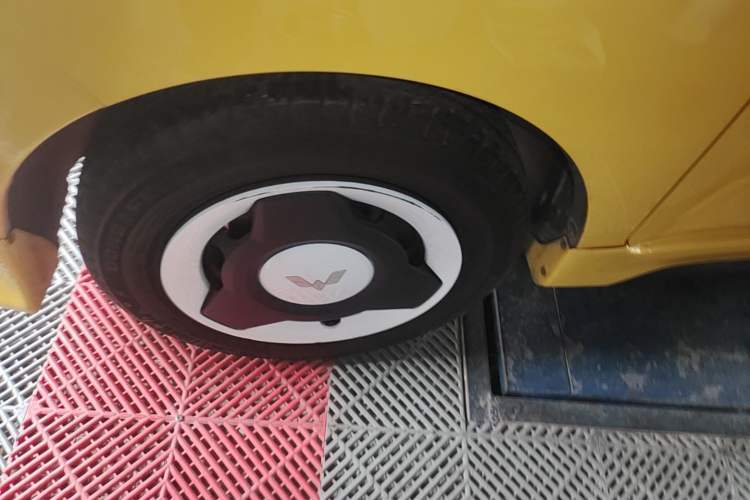 Used Wuling Hongguang MINIEV 2022 Macaron Premium Model – Lithium Iron Phosphate Left Front Wheel Hub