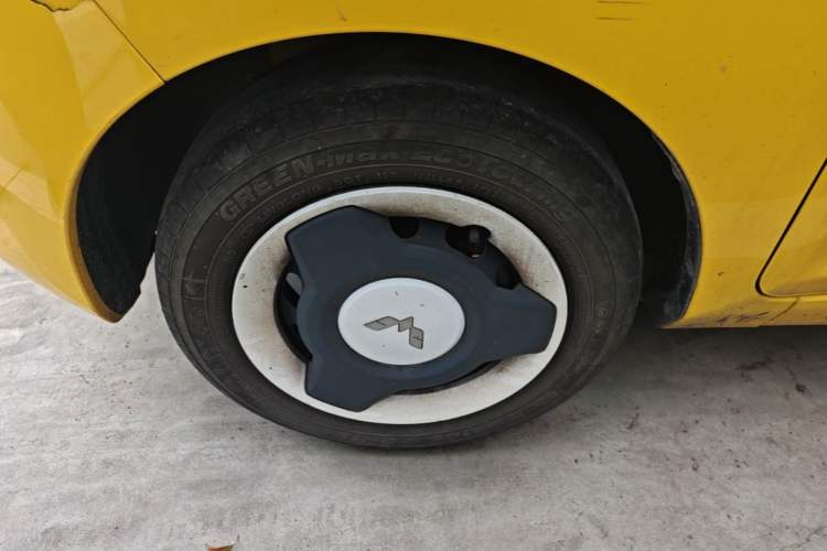 Used Wuling Hongguang MINIEV 2022 Macaron Fashion Model Lithium Iron Phosphate Left Front Wheel Hub