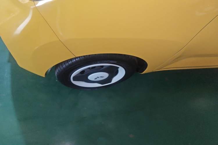 Used Wuling Hongguang MINIEV 2022 Macaron Premium Model – Lithium Ternary Battery Left Front Wheel Hub