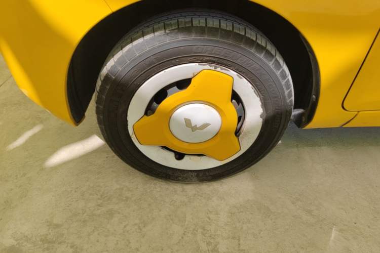 Used Wuling Hongguang MINIEV 2022 Macaron Premium Model – Lithium Iron Phosphate Left Front Wheel Hub