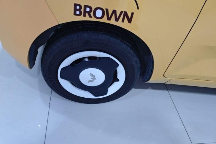 Used Wuling Hongguang MINIEV 2022 Macaron Fashion Model Lithium Iron Phosphate Left Front Wheel Hub