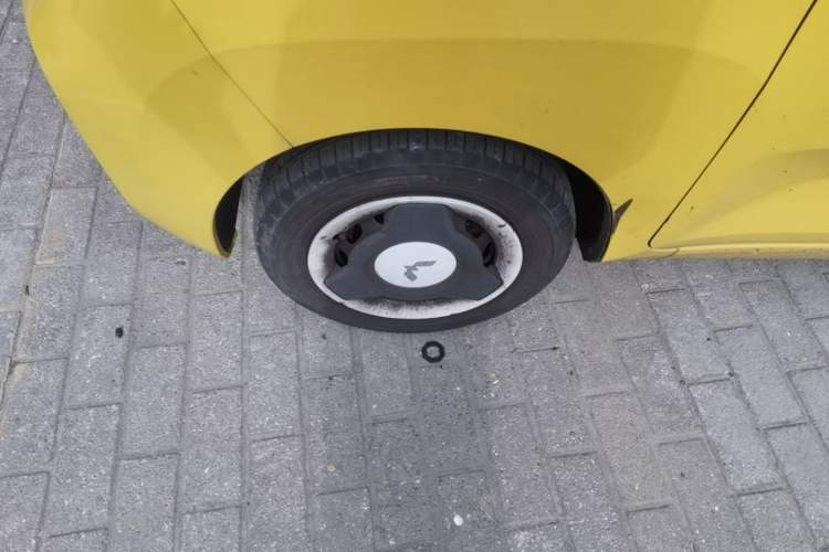 Used Wuling Hongguang MINIEV 2022 Macaron Fashion Edition Lithium-Nickel-Cobalt-Alpha-oxide Left Front Wheel Hub