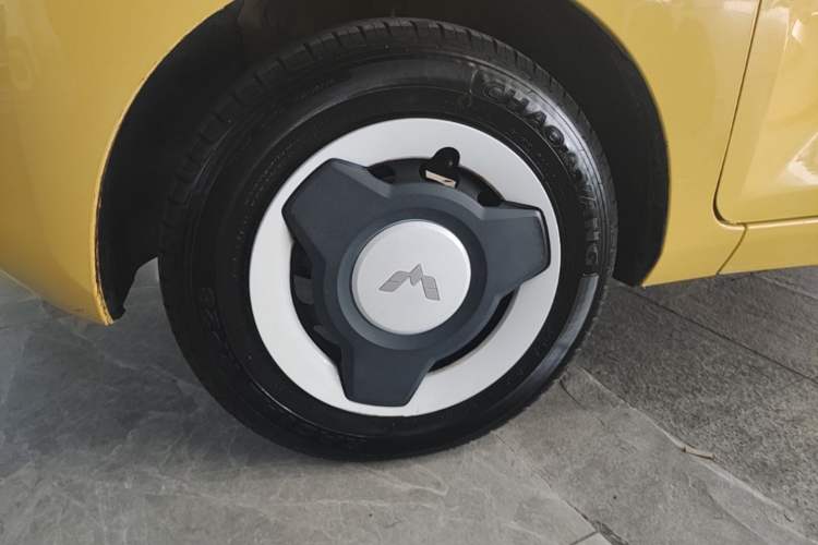 Used Wuling Hongguang MINIEV 2022 Macaron Premium Model – Lithium Iron Phosphate Left Front Wheel Hub